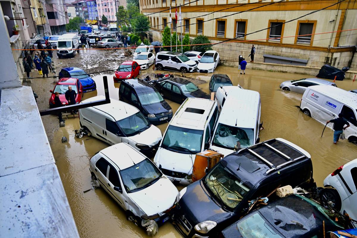 Stenbol di bin lehiyan de ma: 2 kes mirin, 595 kes asê man, 8 hezar û 515 îxbar hatin wergirtin