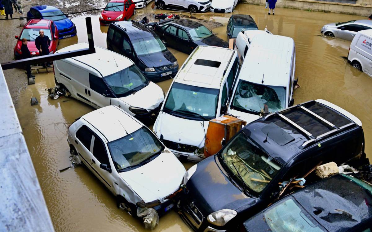 İstanbul’da sel baskınları: 2 kişi hayatını kaybetti, 595 kişi mahsur kaldı, 8 bin 515 ihbar alındı