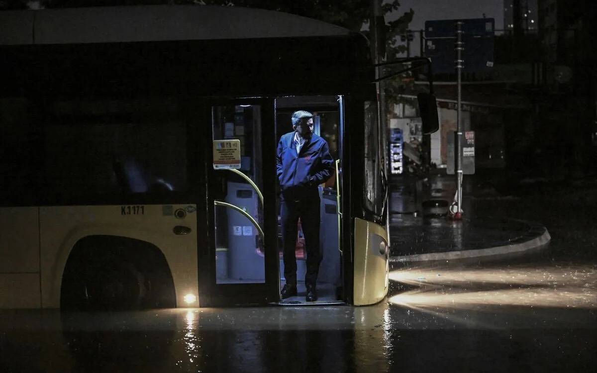 Meteoroloji'den İstanbul dahil 48 il için sarı kodlu uyarı: Çok kuvvetli yağış ve fırtına geliyor
