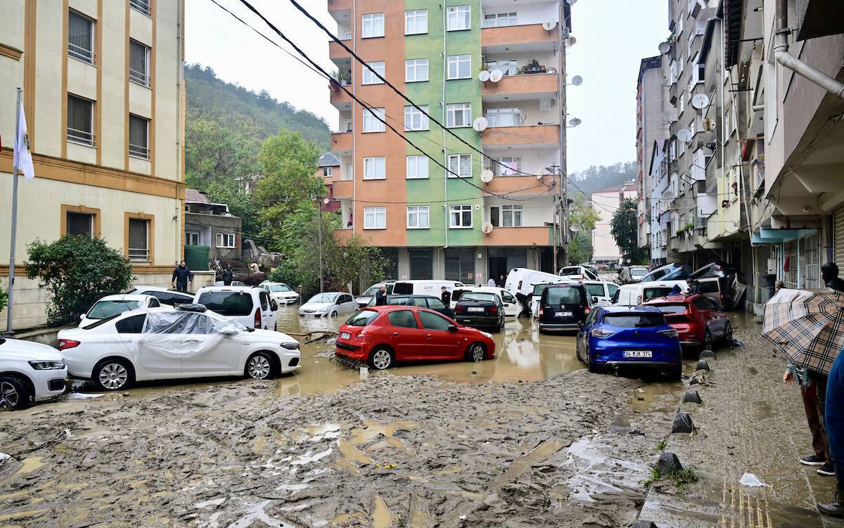 DEM Parti’li Çiçek’ten İstanbul’daki sel için Meclis araştırması önergesi