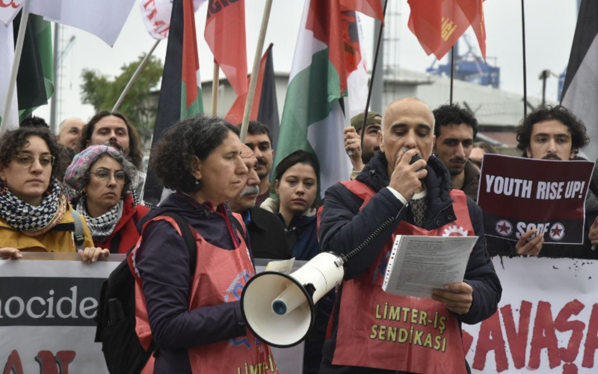 Liman işçileri beş kıtada savaşa karşı eylemde