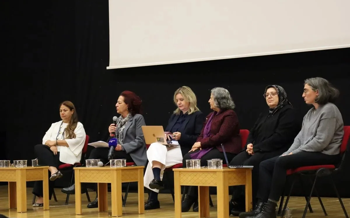 Kadınlar Ankara’da barış, demokrasi ve eşitliği konuşuyor