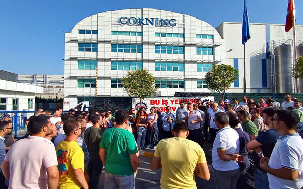 Cable factory workers continue strike in Kocaeli