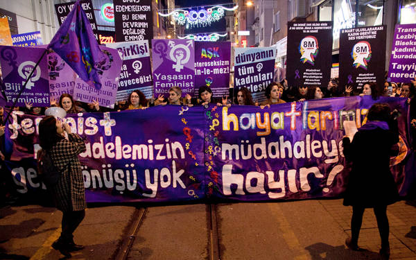 'Gece Yürüyüşü'ne katıldıkları için yargılanan kadınlar beraat etti