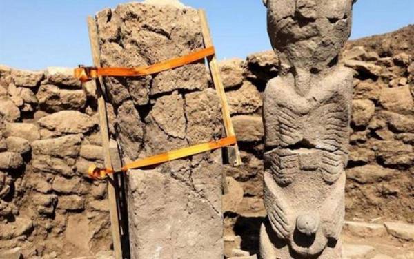 The controversy over the phallus in Karahantepe