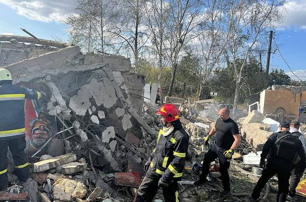 /haber/ukrayna-rusya-kharkivde-sivil-tesisi-vurdu-50-kisi-oldu-285853