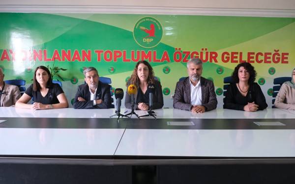 Salîhe Aydenîz: "Tirkiye li Rojava sûcê mirovahiyê dike"