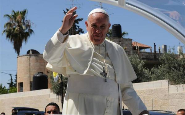 Papa Francis: Karabağ'daki manastır ve ibadethaneler korunmalı