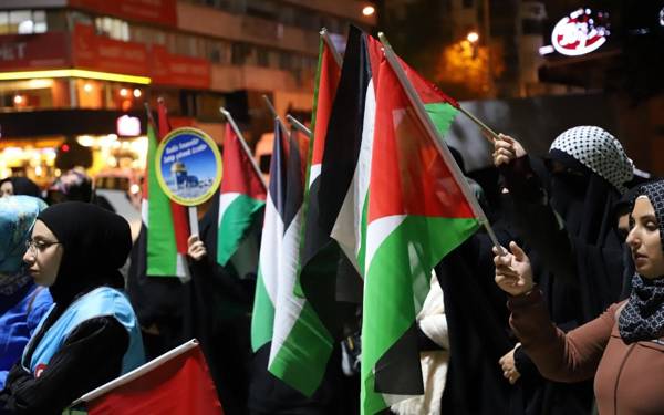 İsrail’in Gazze’deki hastane saldırısı birçok kentte protesto edildi