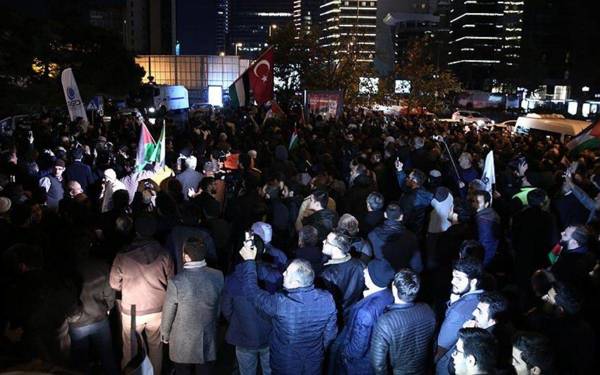 One dies of heart attack and five detained protesting Israel in İstanbul
