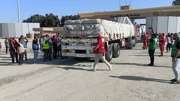 Refah Sınır Kapısı açıldı: Yardım geçişi başladı