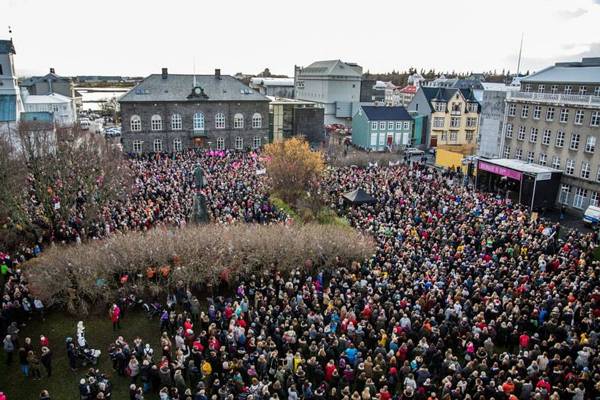 İzlanda'da kadınlardan tarihi grev: Başbakan Jakobsdóttir de katılacak
