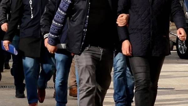 Diyarbakır'da en az 13 genç gözaltına alındı