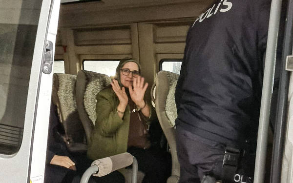 HDP eski milletvekili Hüda Kaya Kobanê davasından tutuklandı