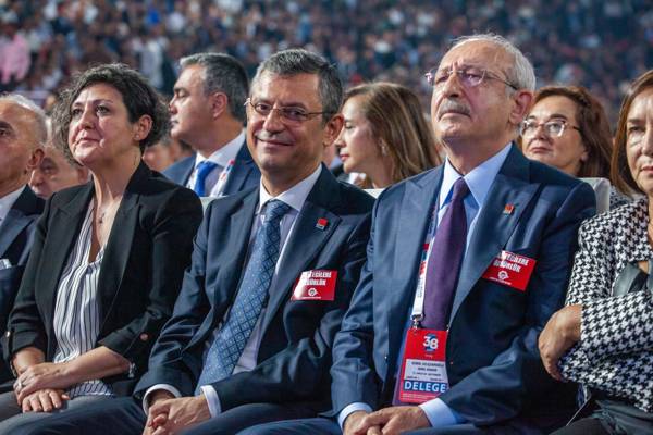 CHP liderliği için Kılıçdaroğlu ve Özel yarışacak