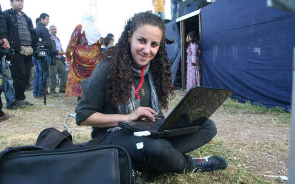 Deniz Poyraz ‘retweetine’ dava açılan gazeteci Rabia Çetin beraat etti