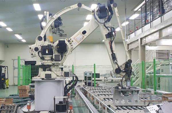 Güney Kore'de iş cinayeti: Sanayi robotu, işçiyi ezerek öldürdü
