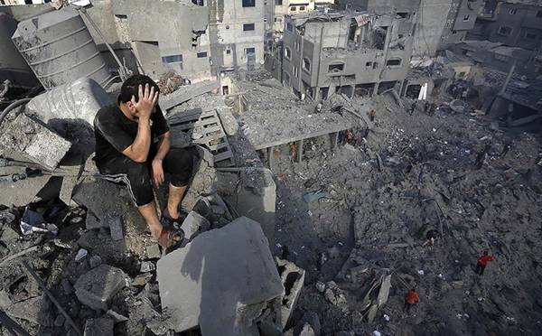 İsrail Gazze'yi bombalamaya "her gün dört saat" ara verecek