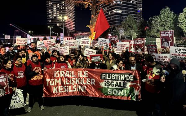 Zorlu Center önünde Filistin eylemi: "İsrail’le tüm ilişkiler kesilsin"