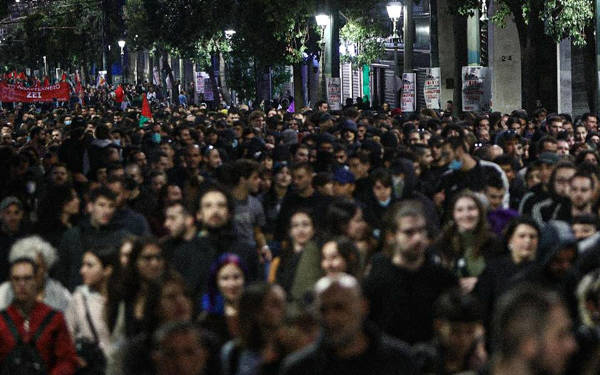 Yunanistan'da on binler "Albaylar Cuntası"nın sonunu getiren 1973 öğrenci ayaklanmasını andı