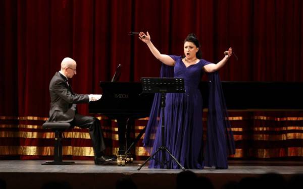 CHP's Özer and HEDEP's Buldan attend the concert of Kurdish soprano Pervin Chakar