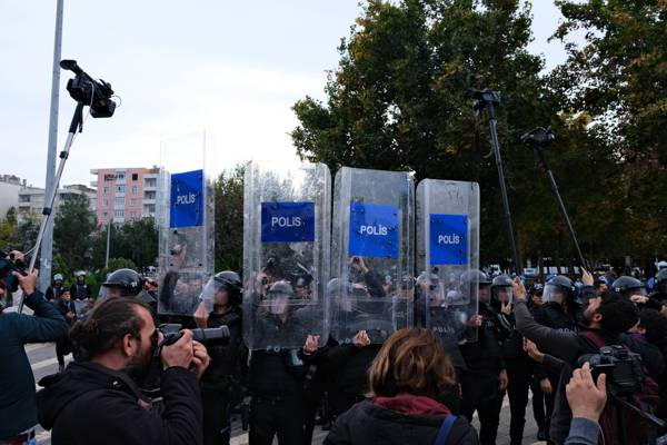 MPs face police presence in 'Öcalan' demonstration