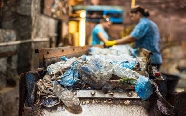 Bakan Özhaseki: Plastik atık ithalatı devam edecek