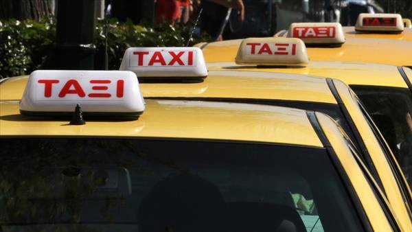 Atina'da taksiciler bir günlük greve gitti