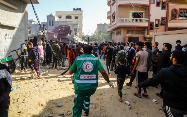 Gazze’ye saldırılara “insani ara” başladı