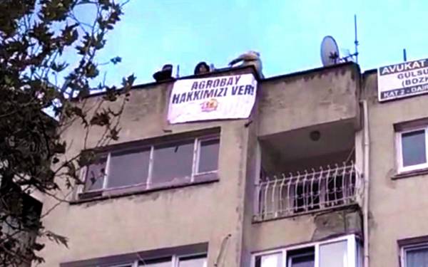 Hakları için çatıya çıkan Agrobay işçileri gözaltına alındı