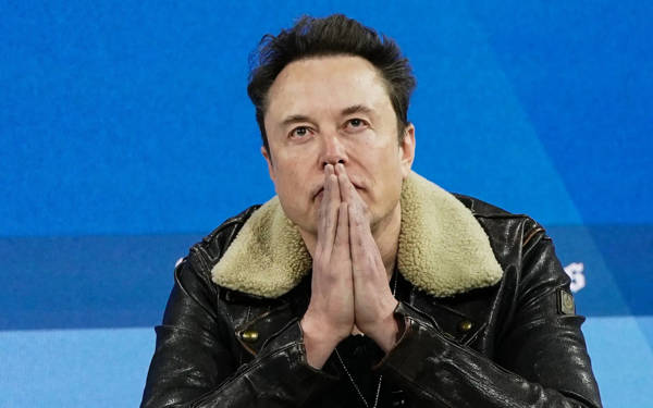 Elon Musk, antisemitik algılanan yorumu için X'e reklam vermeyi kesenlere küfür etti