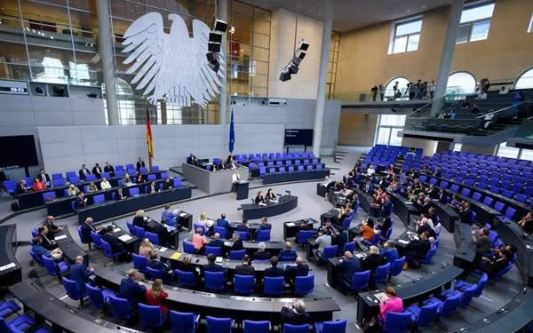 "Çifte vatandaşlık" Almanya Federal Meclis gündeminde, Nisan'da yürürlüğe girmesi bekleniyor