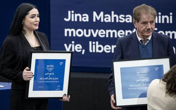 AP'de, bu yıl Jîna Mahsa Amini ile İranlı kadın hareketine verilen Sakharov Ödülü için tören düzenlendi