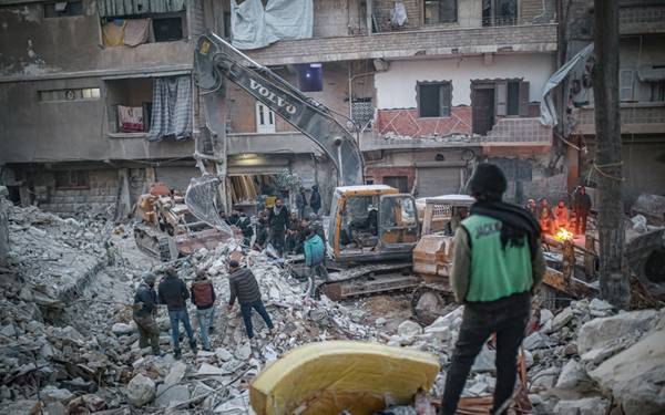 "Depremin yaşandığı şehirlerdeki bina yıkımları çocukların yaşam hakkını riske atıyor"