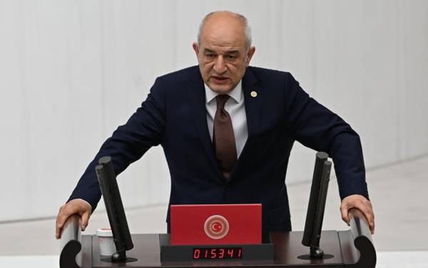CHP Milletvekili Ali Fazıl Kasap Saadet Partisi'ne geçti