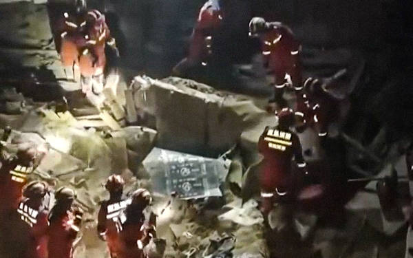Çin'in Gansu eyaletinde meydana gelen depremde can kaybı 131'e çıktı