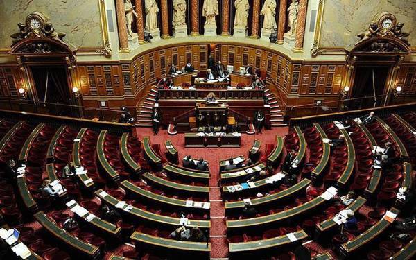 Fransa’da Senato, göç yasa tasarısını kabul etti