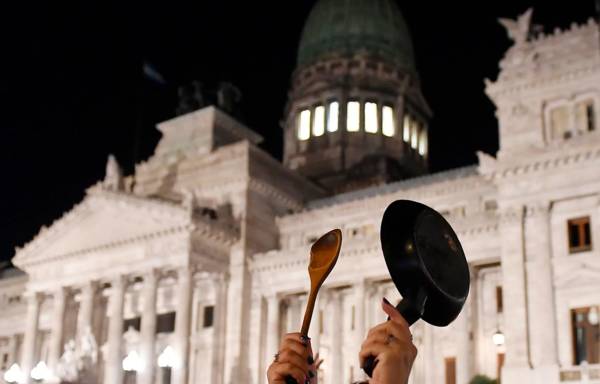 Arjantin'de halk ekonominin "kuralsızlaştırılması"na karşı ayakta