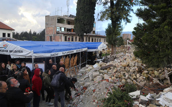 Deprem sonrası Antakya'da ilk Noel: "Geçmişte buradaydık, yarın da burada olacağız"