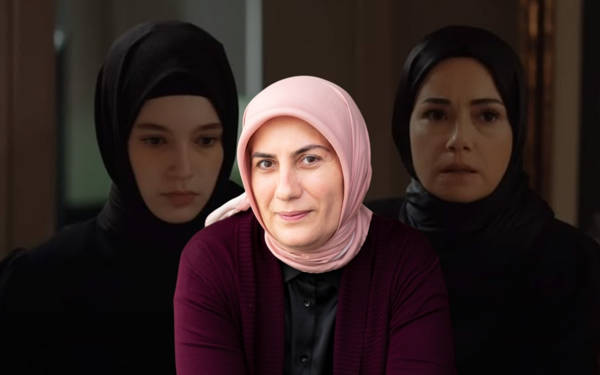 Müslüman kadınlardan “Kızıl Goncalar” yorumu: Normalleşme için önemli, cesur girişim