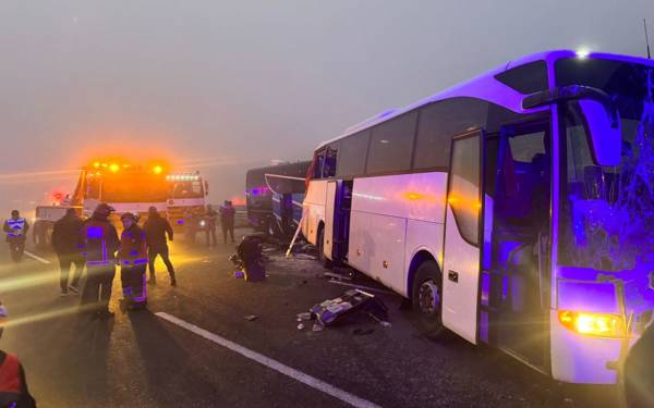 Sakarya’da zincirleme trafik kazasında 10 ölü, 61 yaralı