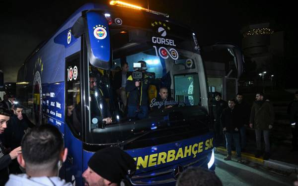 Fenerbahçe ve Galatasaray kafilesi İstanbul'a döndü