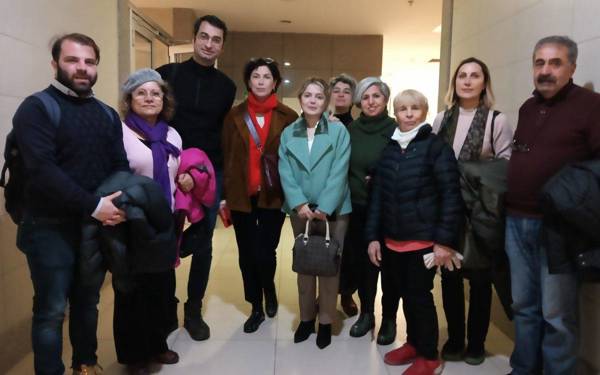 Court imposes international travel ban on journalist Seyhan Avşar
