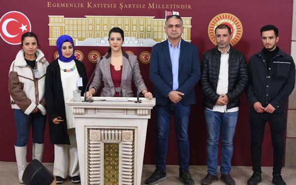 EMEP Milletvekili Karaca Özak işçileriyle Meclis'ten seslendi: Haklarımız verilsin