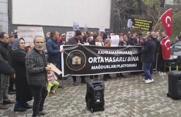 Residents of 'moderately damaged" buildings face uncertainty in Maraş
