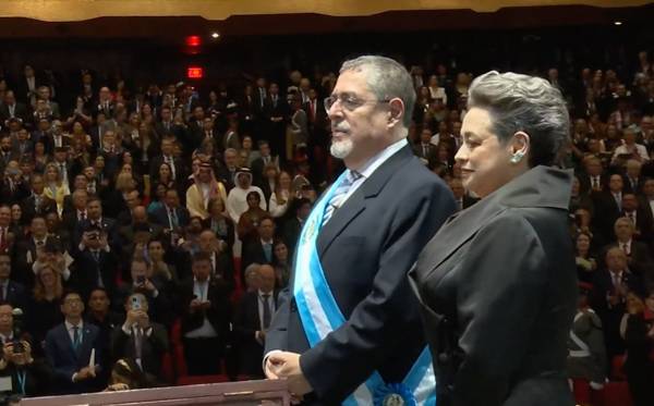 Guatemala'da ilerici Başkan Bernardo Arévalo, yemin ederek göreve başladı
