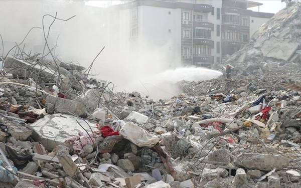 Depremde 52 kişinin öldüğü apartmanın projesi eksik, malzeme ve yapı denetimi yetersiz çıktı
