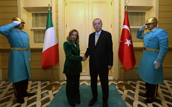Meloni, Erdoğan'dan Libya'dan İtalya'ya akan göçü durdurmasını istemiş