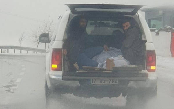 Şırnak'ta AKP’li belediye cenaze için araç vermedi