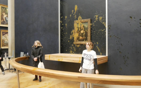 İklim aktivistleri Mona Lisa tablosuna çorba attı